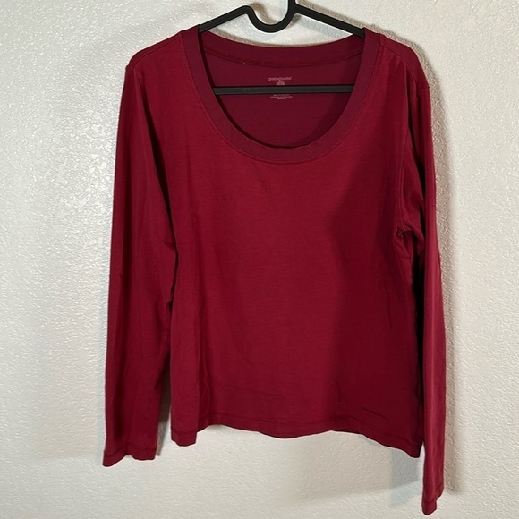 Patagonia Wine Scoop Neck Long Sleeve Base Layer Tee Size Medium - Picture 1 of 6